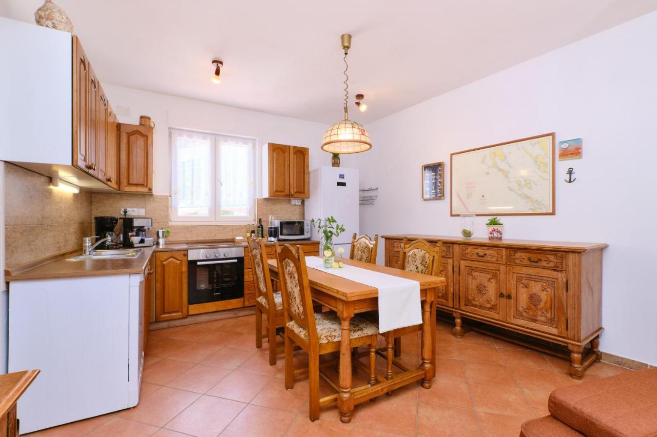 Apartments Antares Mali Lošinj Kültér fotó